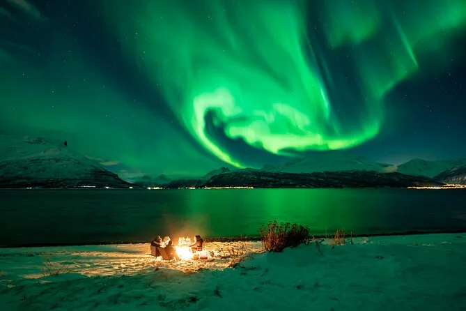 Arctic Circle Tours Nordlichtjagd mit Lagerfeuer-Essen